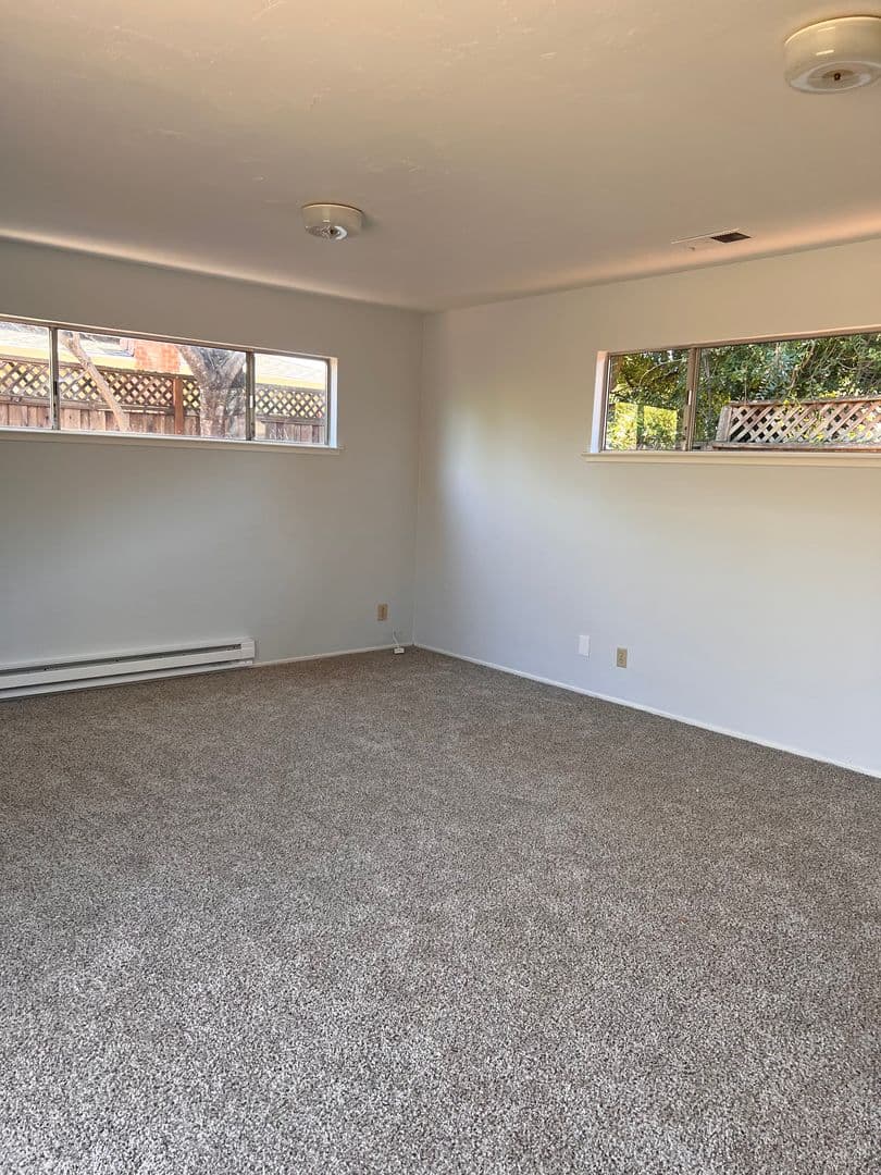 Mountain View House: 1143 Solana Drive
