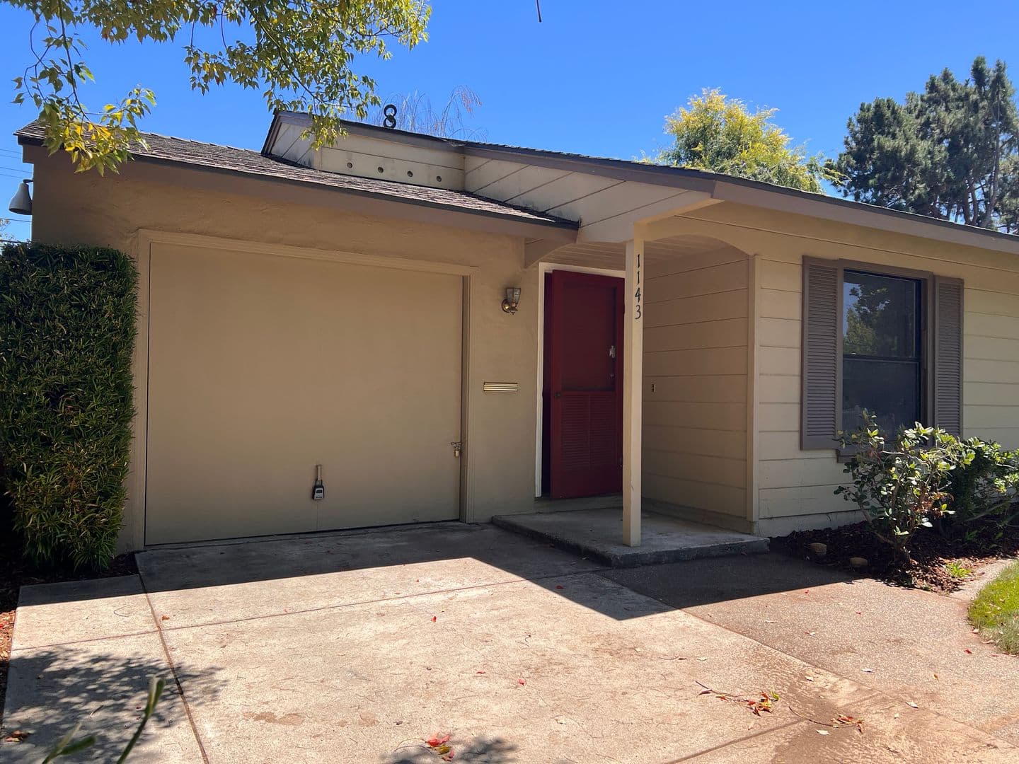 Mountain View House: 1143 Solana Drive