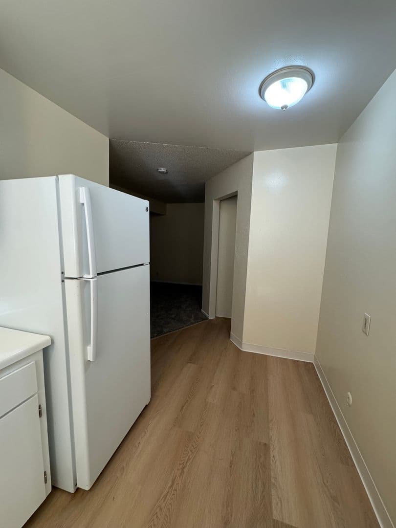 San Jose Apartment: 925 N. Bayshore Rd West #6