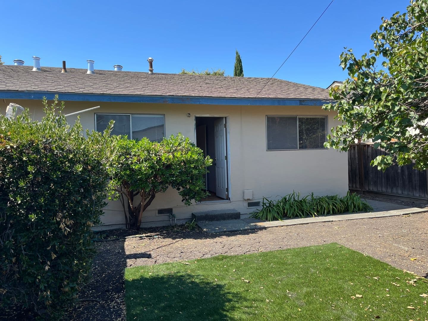 Sunnyvale Apartment: 884/886 San Junipero Drive