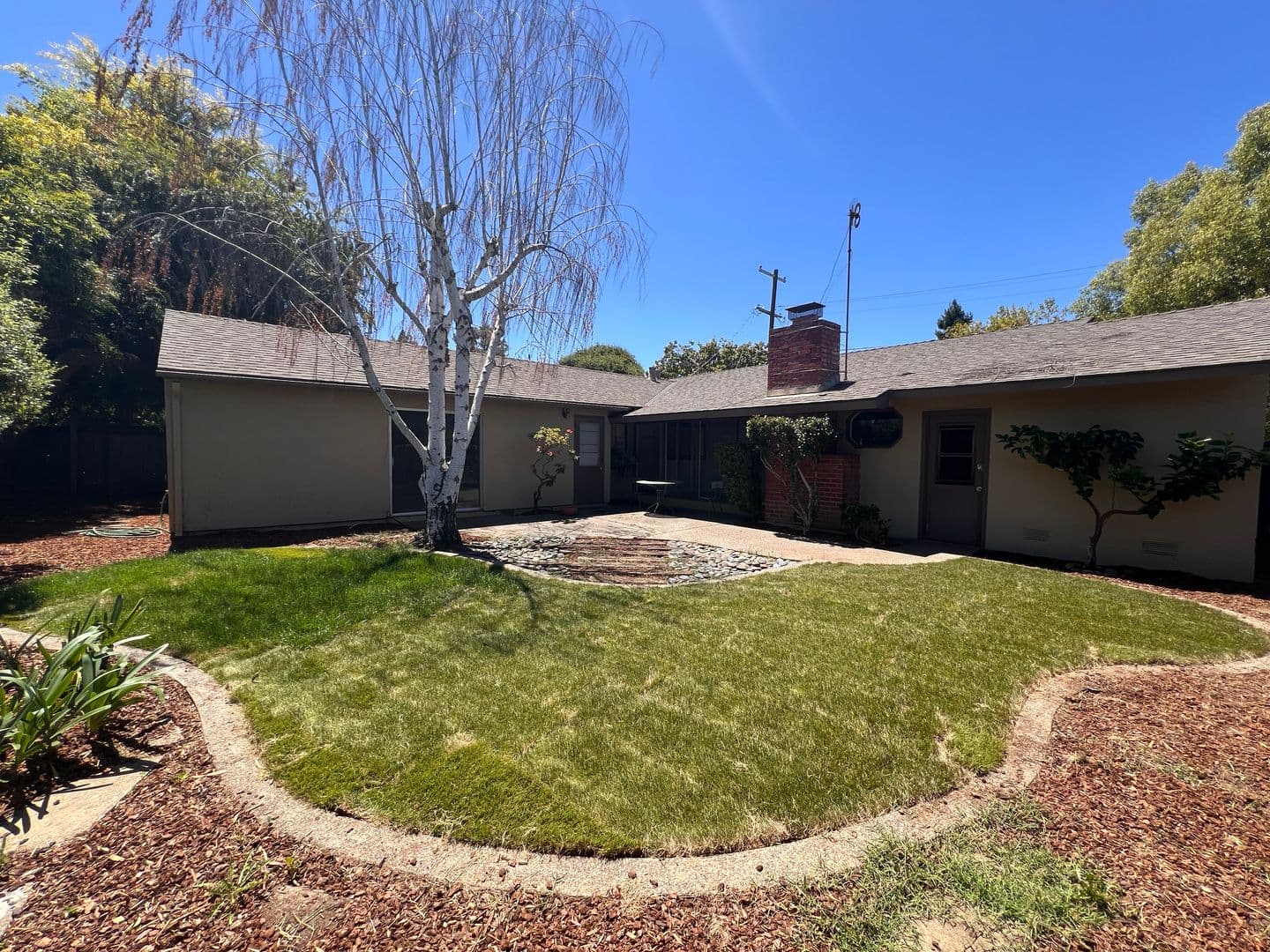 Mountain View House: 1143 Solana Drive