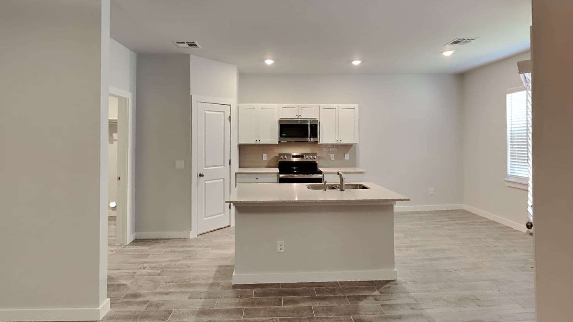 Newalla House: 17460 Lantana Loop