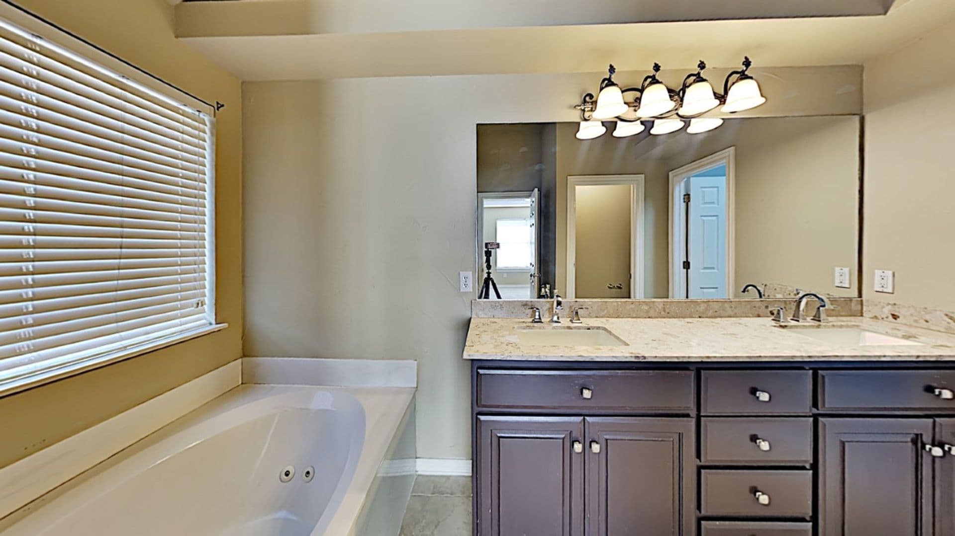 Oklahoma City House: 6808 Sandlewood Drive