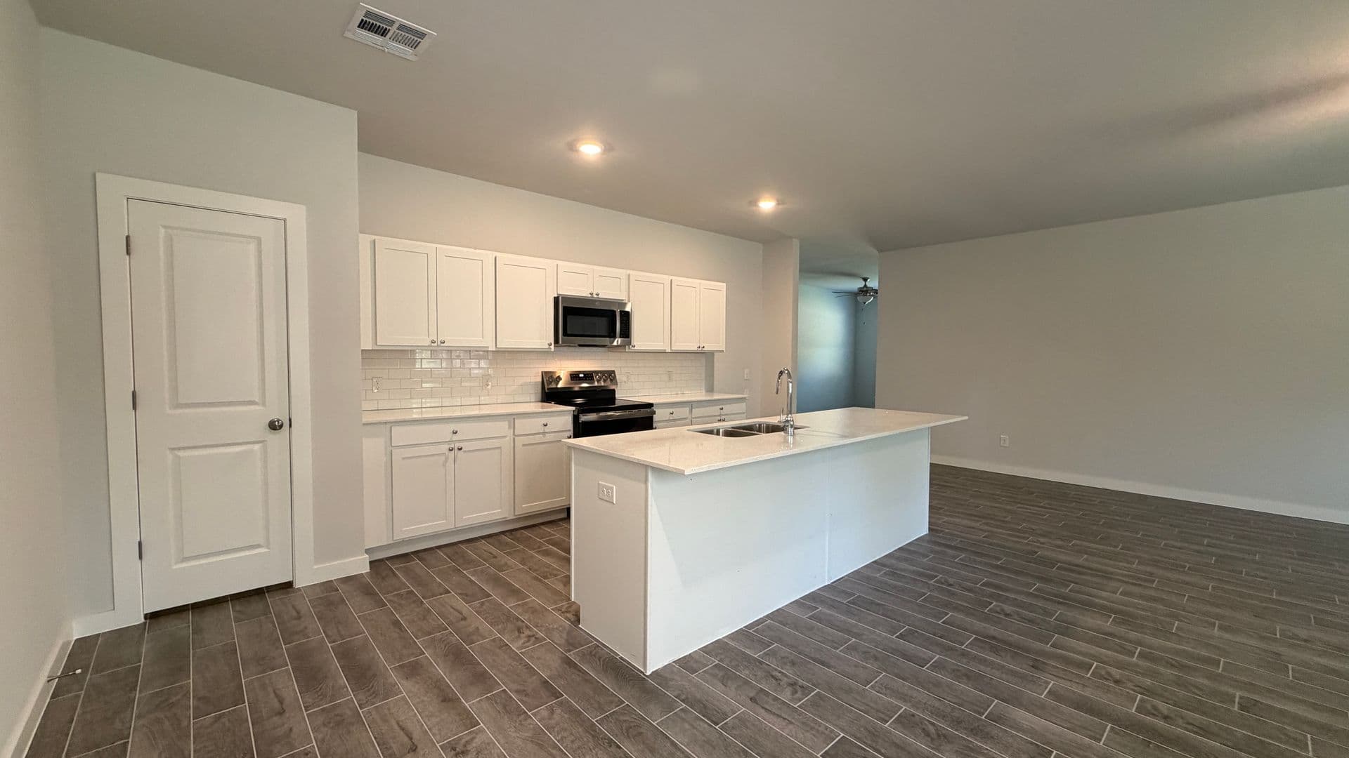 Newalla House: 17860 Lantana Loop
