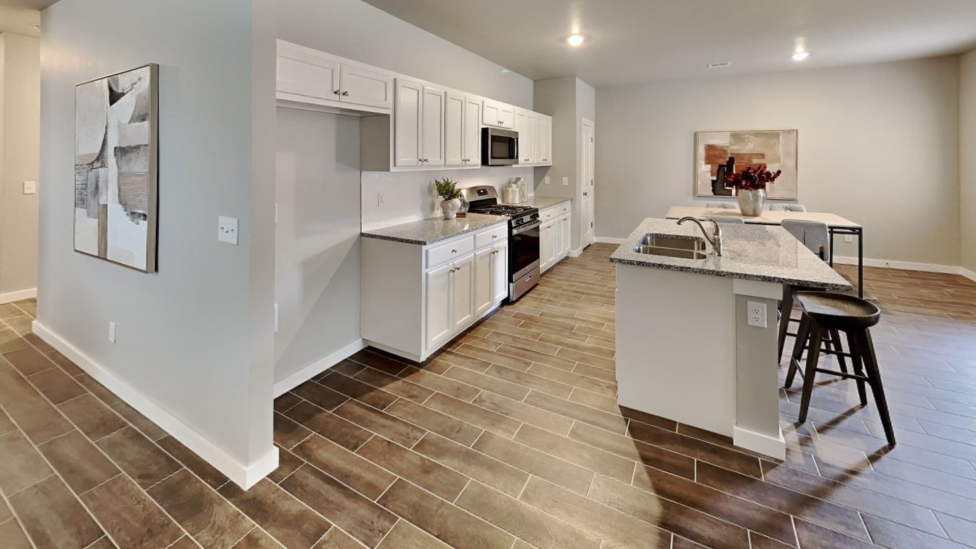 Newalla House: 17860 Lantana Loop