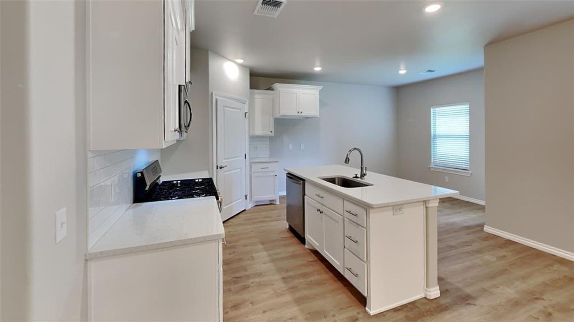 Warr Acres House: 6916 Labelle Drive