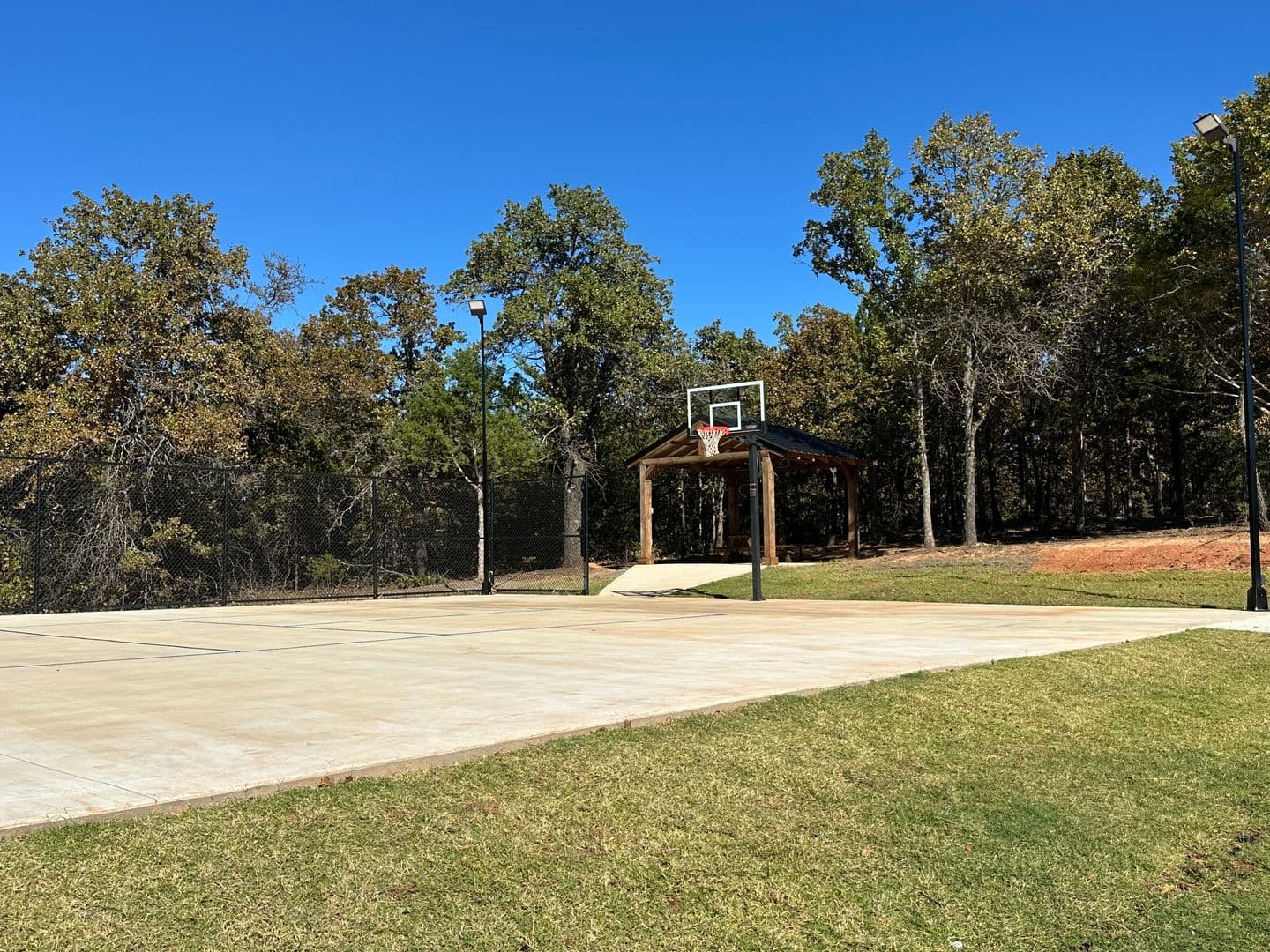 Newalla House: 16951 Buck Circle