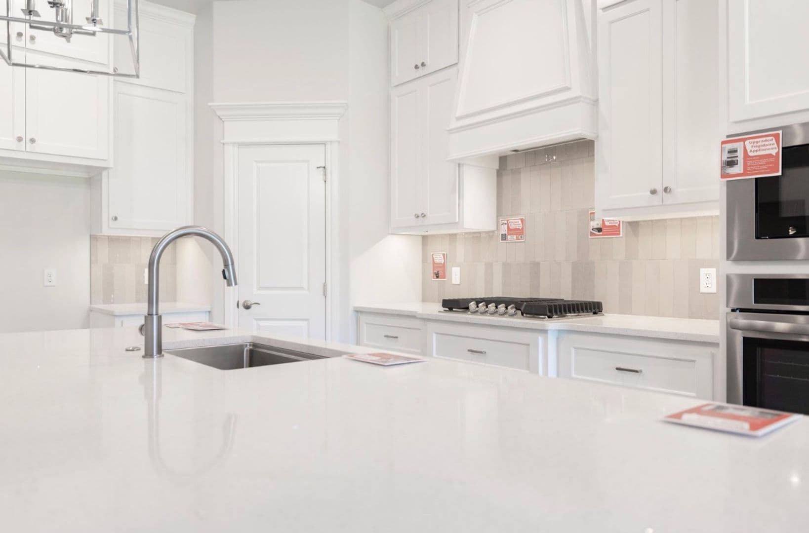 Edmond House: 9009 Stark Street