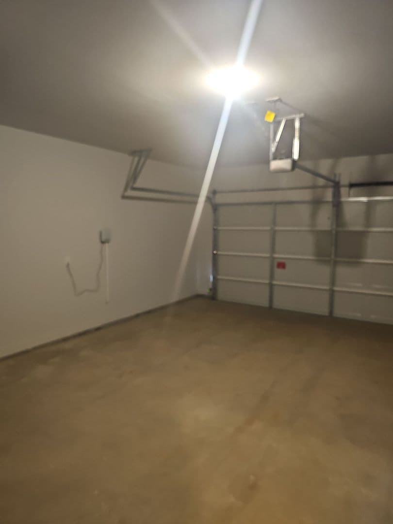 Guthrie House: 11751 Sweeping Lane