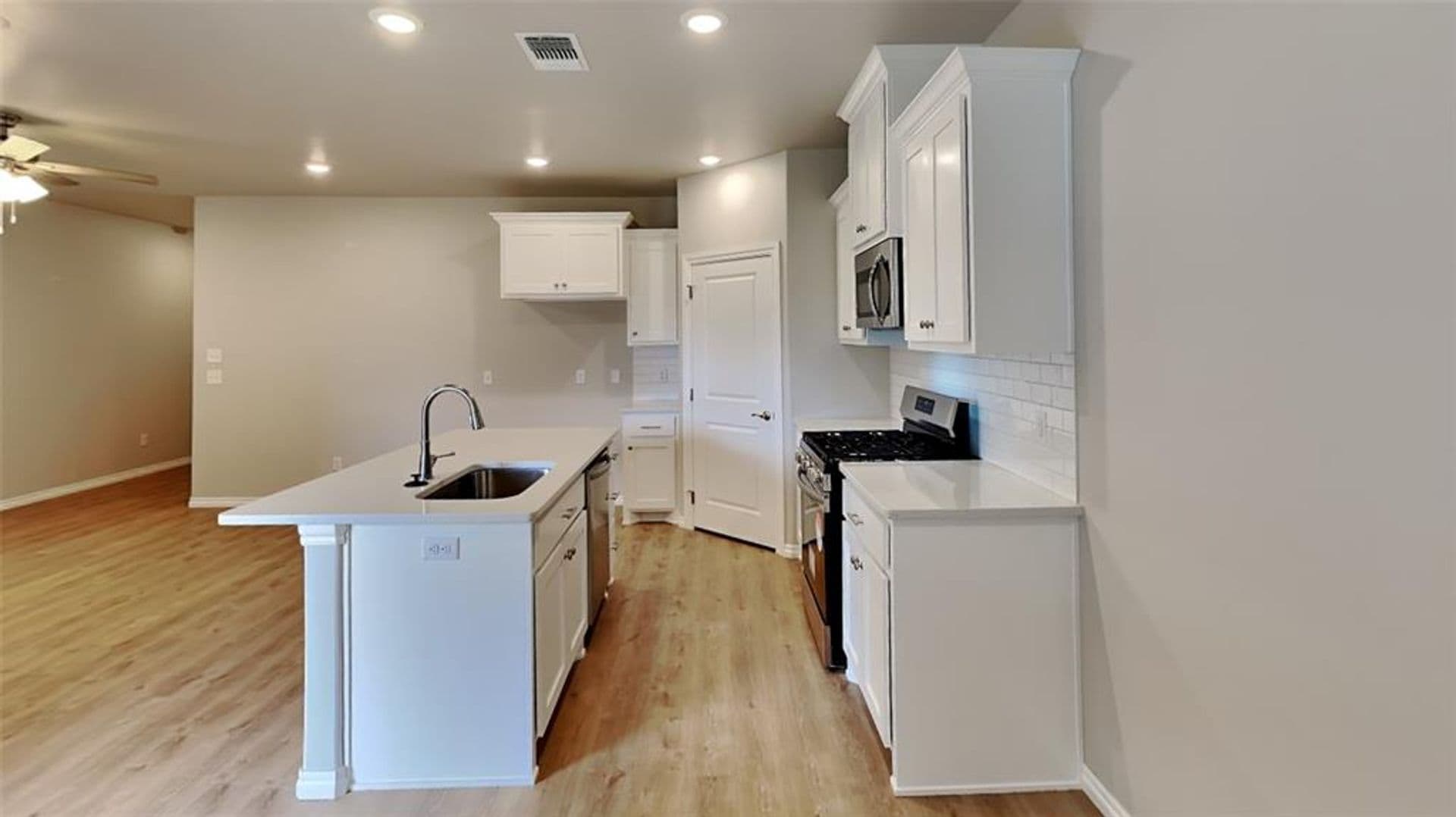 Warr Acres House: 6813 Labelle Drive