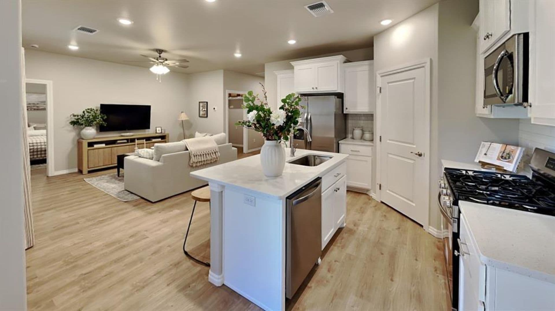 Warr Acres House: 8020 Labelle Drive