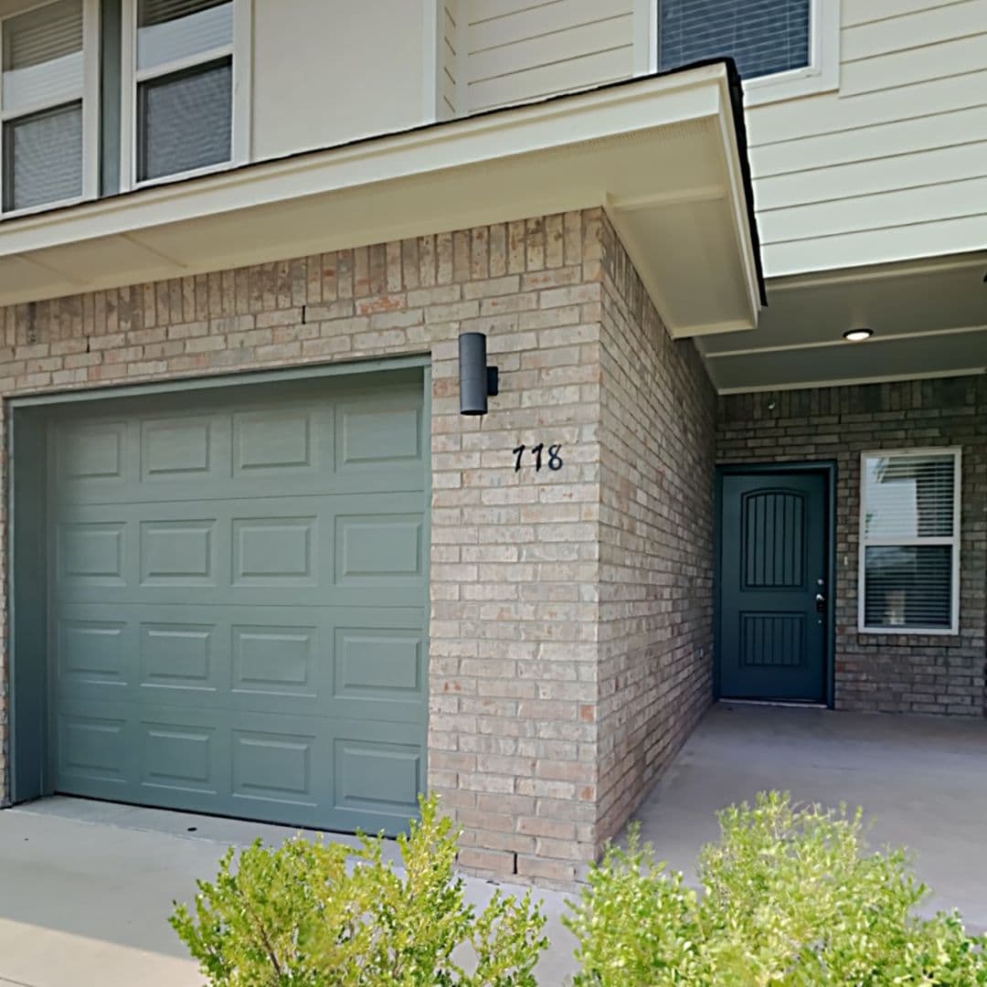 Moore House: 778 SW 13th Street