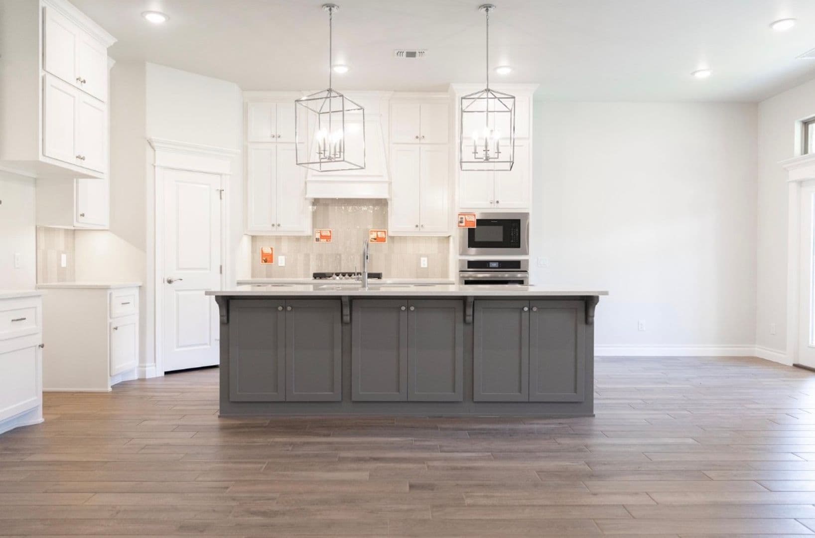 Edmond House: 9009 Stark Street