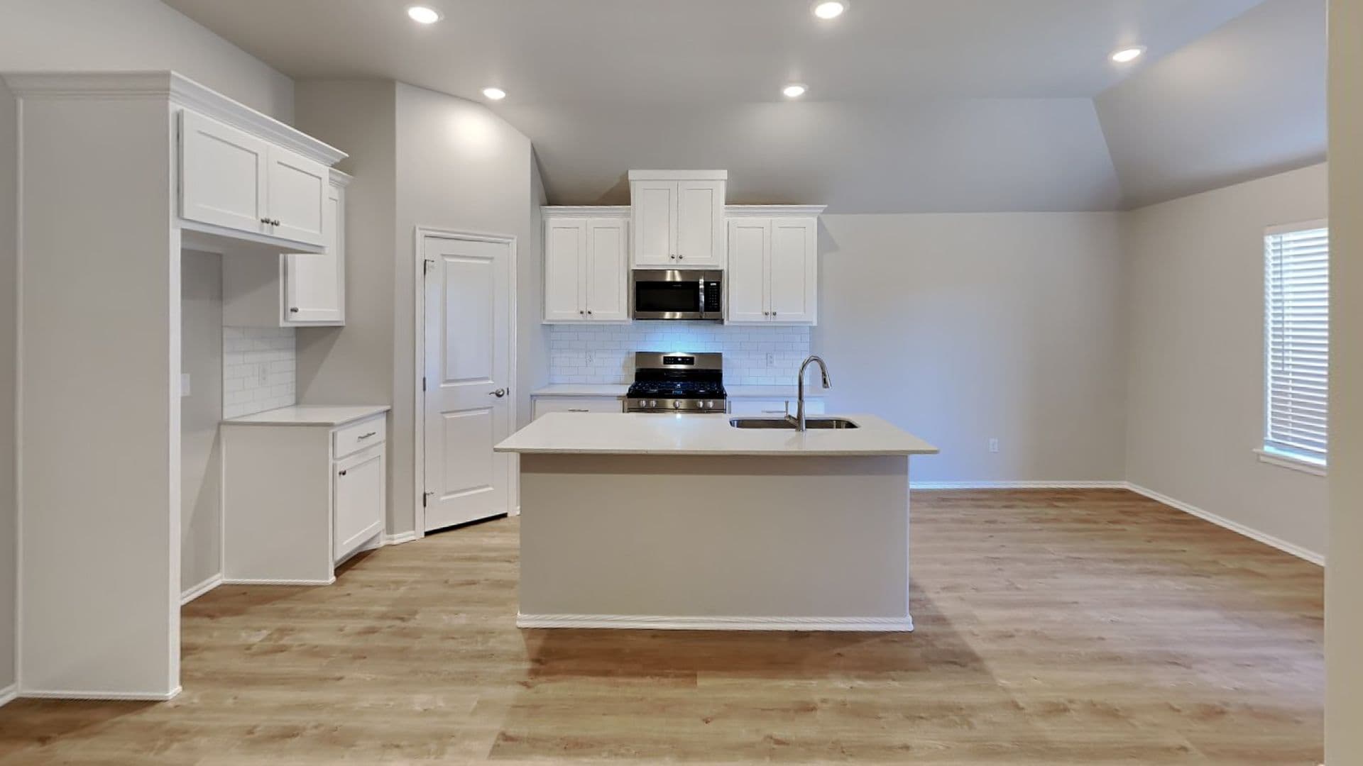 Yukon House: 12700 Elba Drive