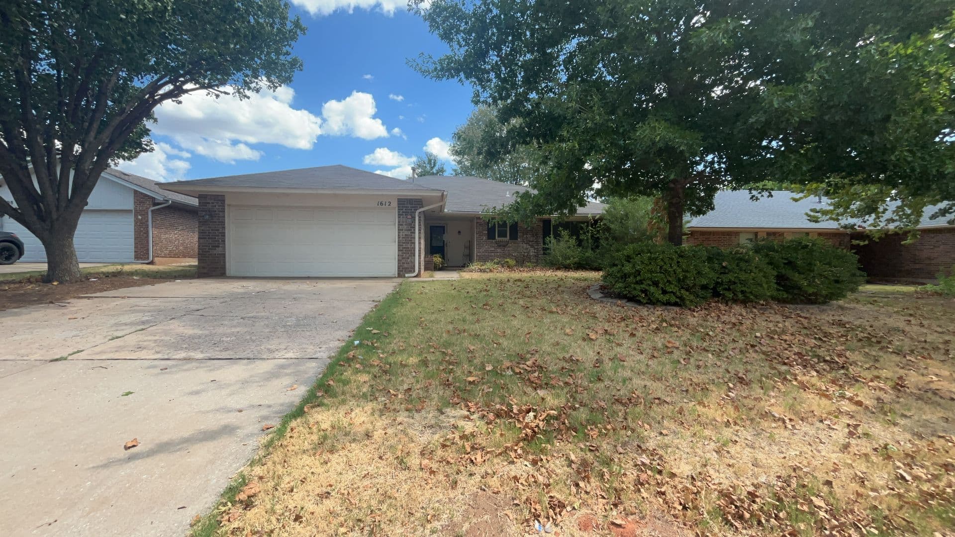 Edmond House: 1612 Green Leaf Circle