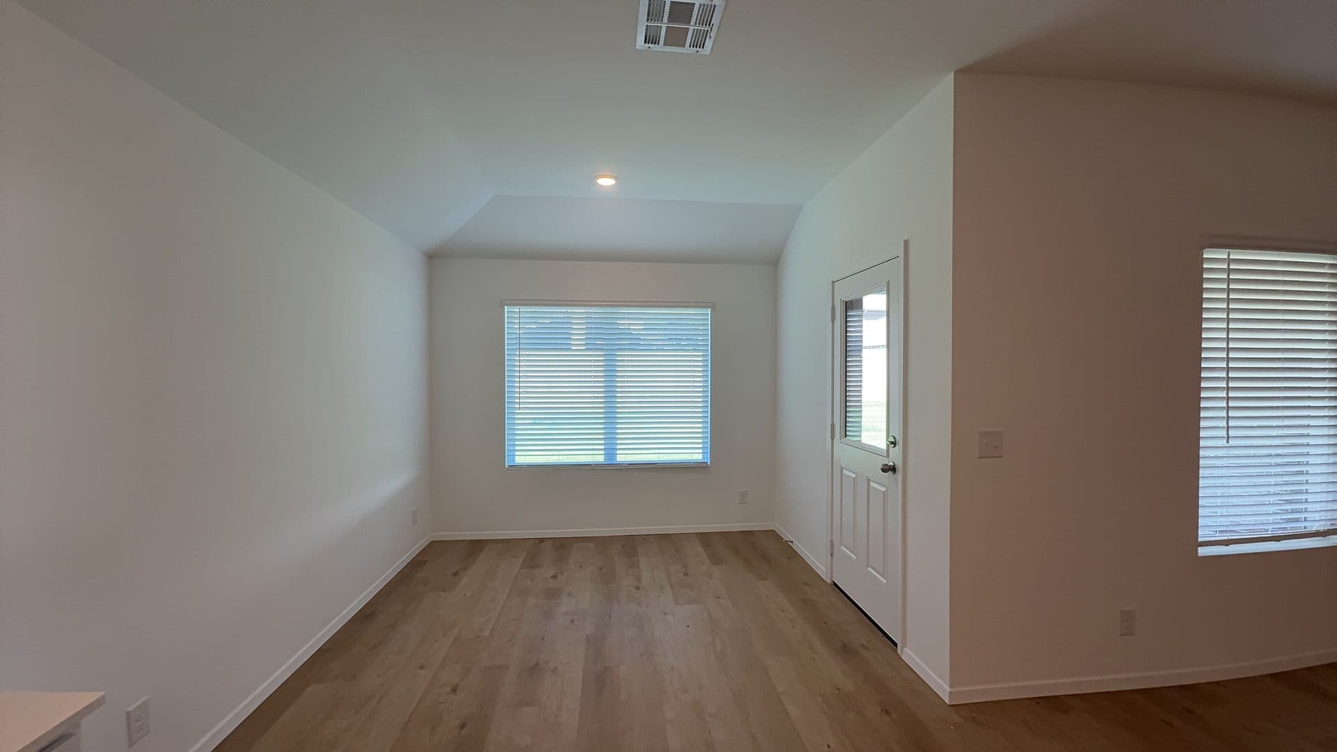 Broken Arrow House: 7304 S Maple Ave