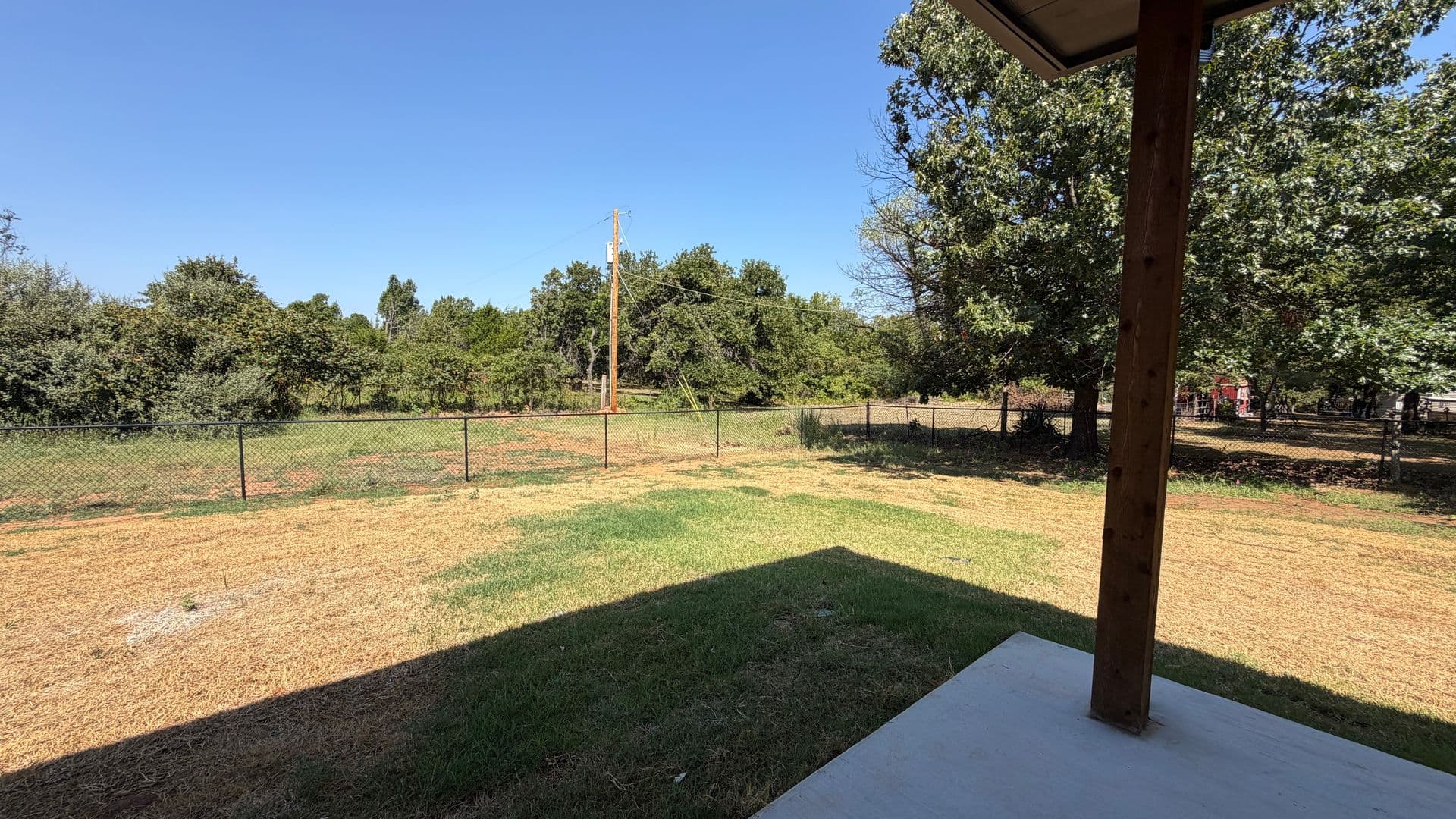 Newalla House: 16409 April Drive