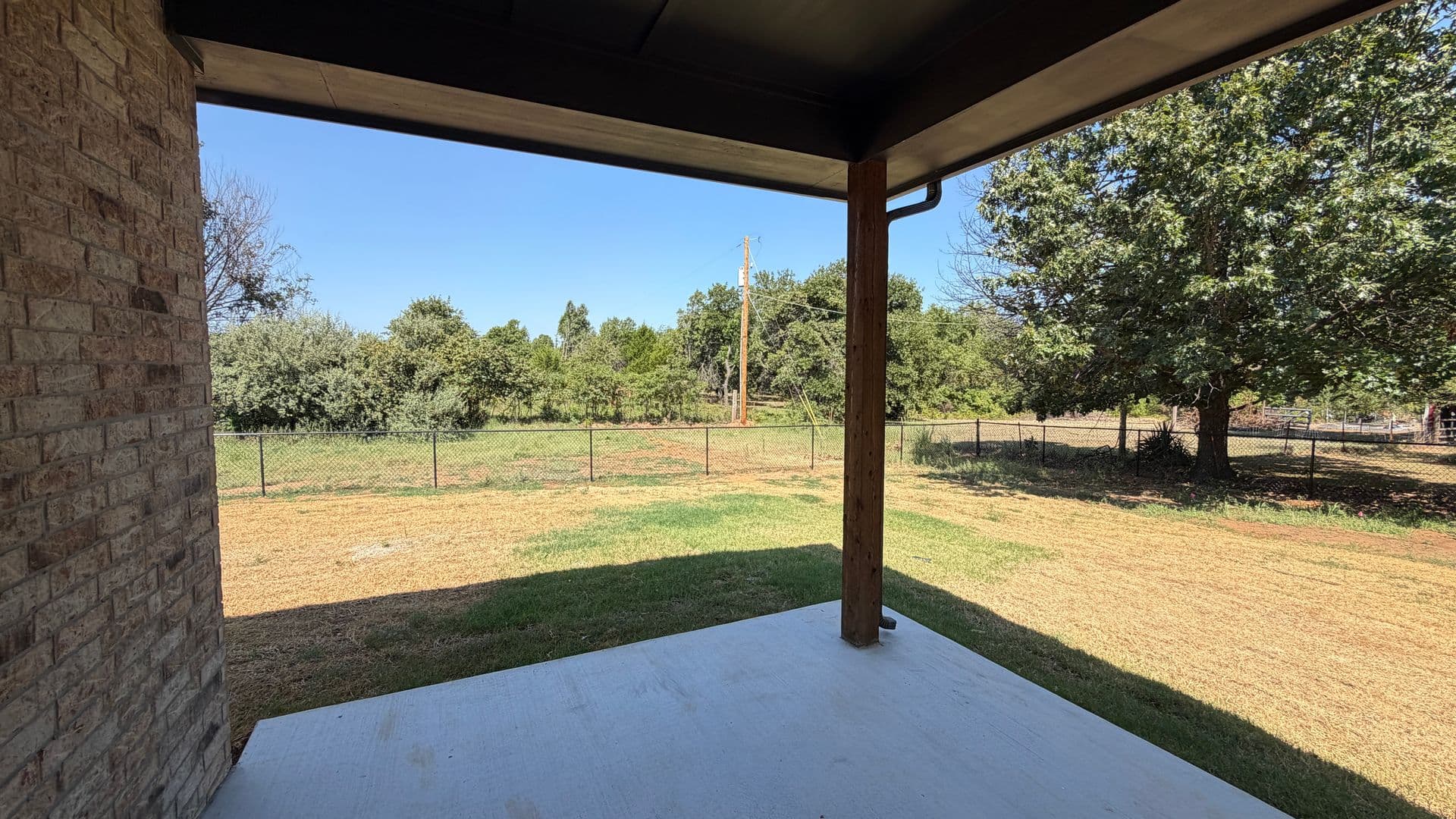 Newalla House: 16409 April Drive