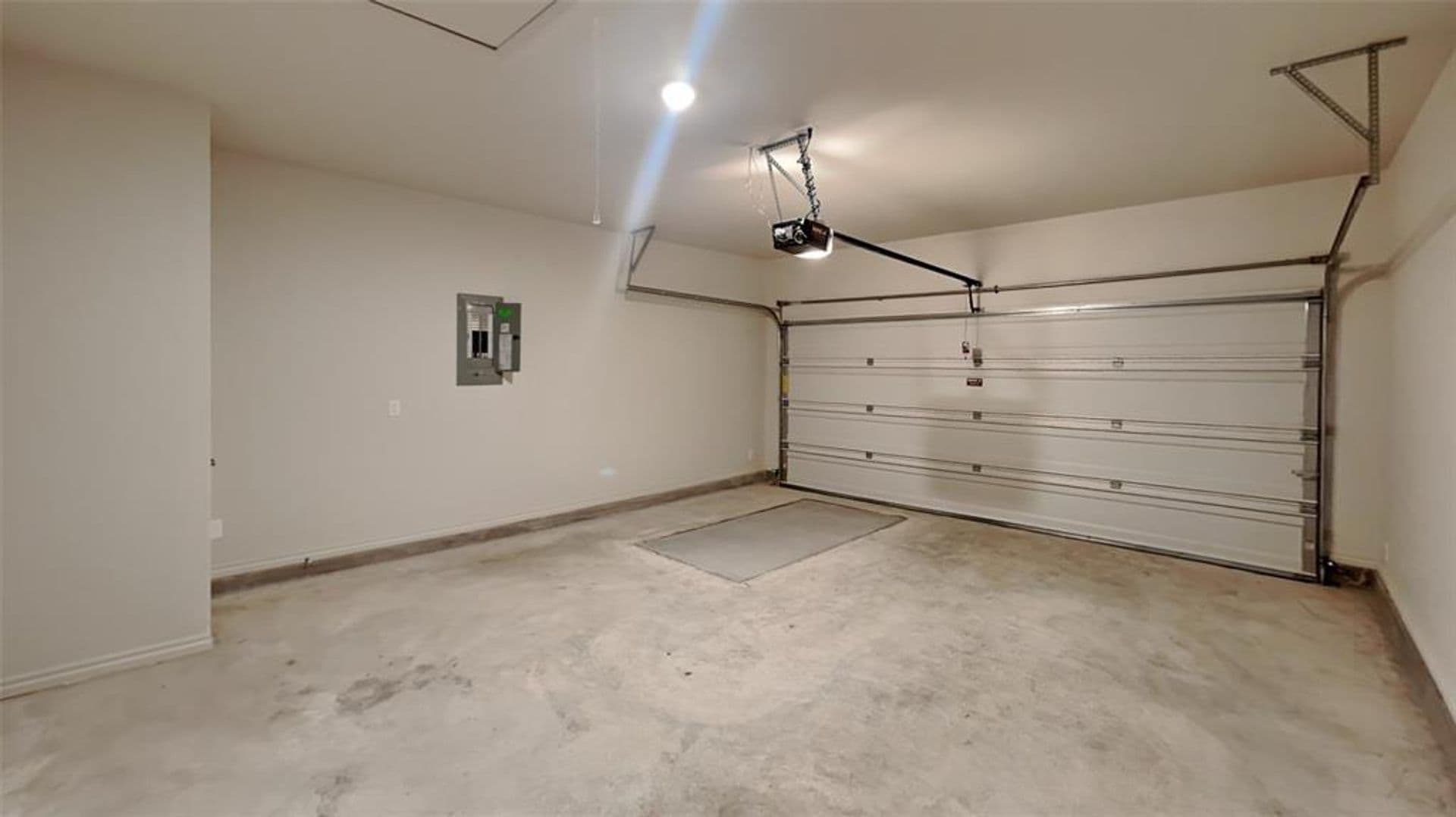 Warr Acres House: 6916 Labelle Drive