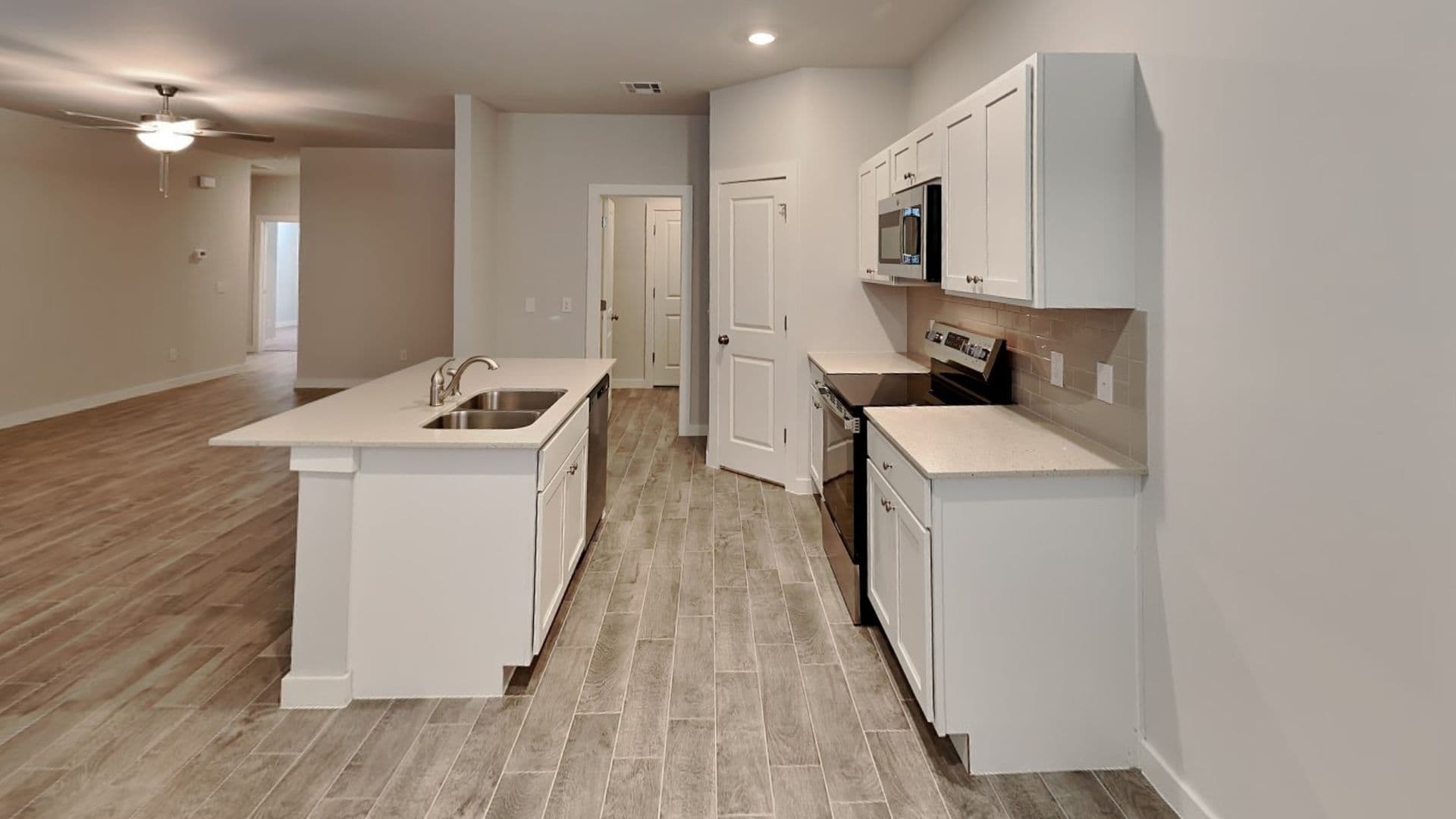 Newalla House: 17460 Lantana Loop