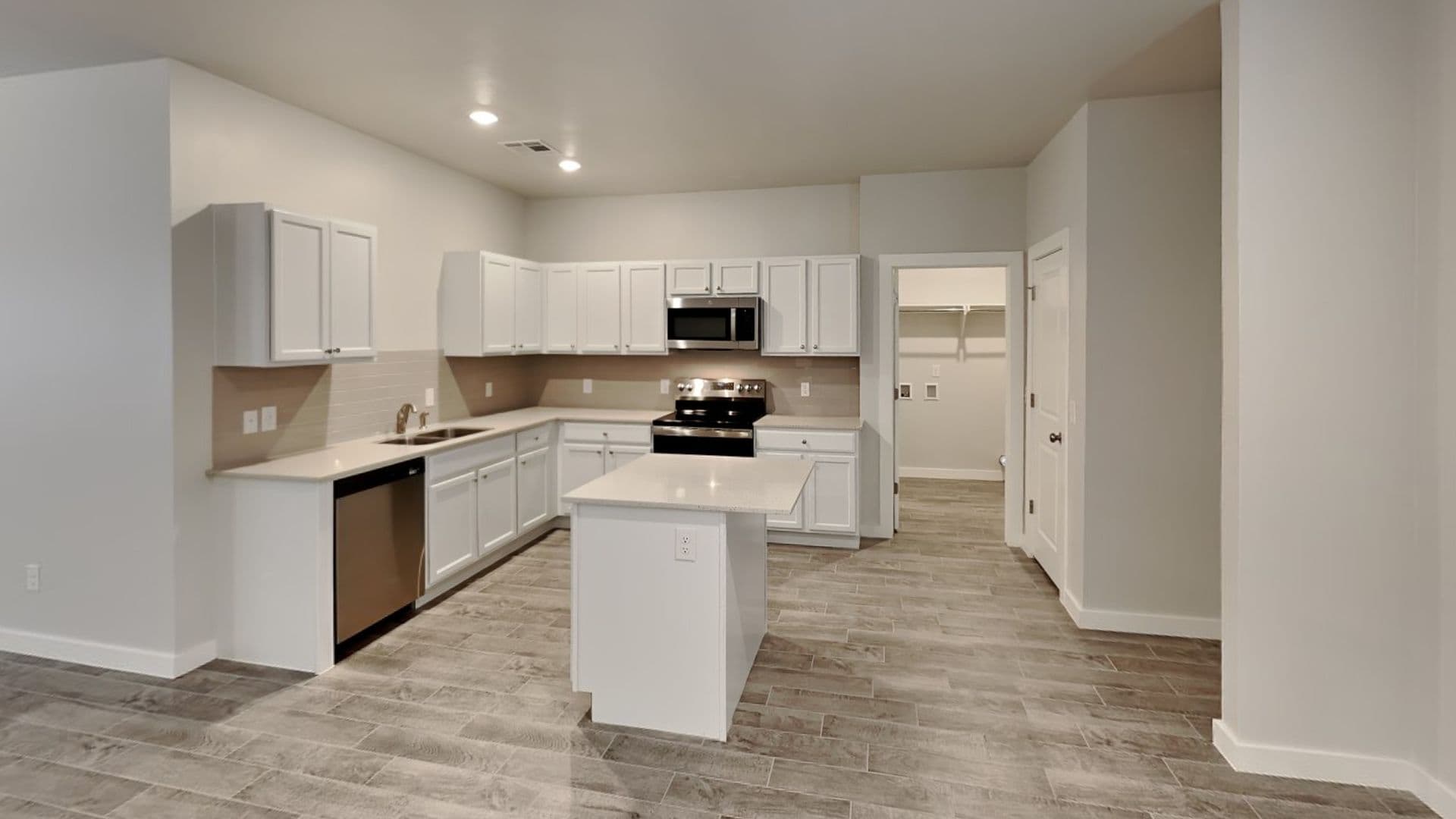 Newalla House: 17630 Blackhawk Court