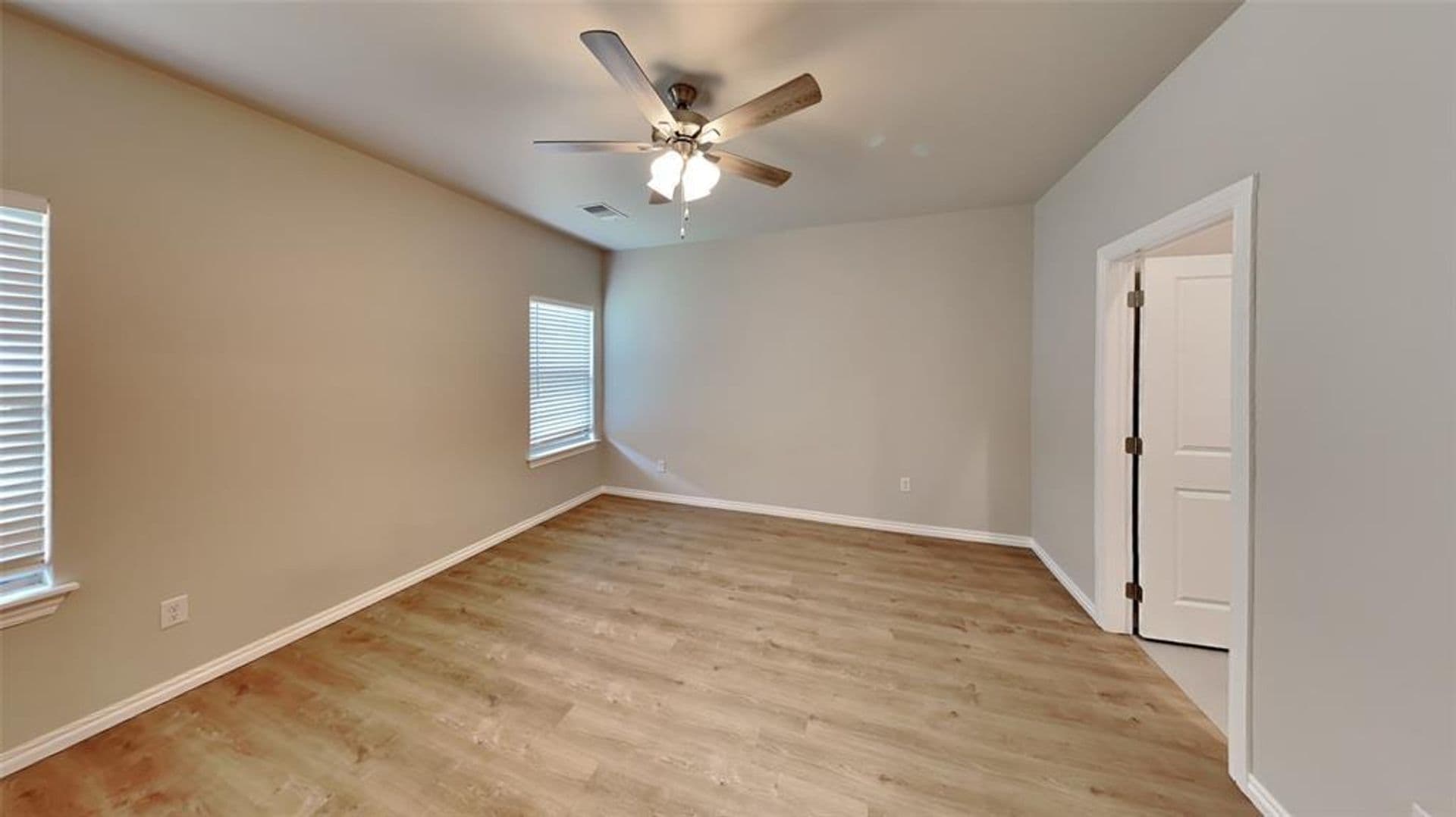Warr Acres House: 6916 Labelle Drive