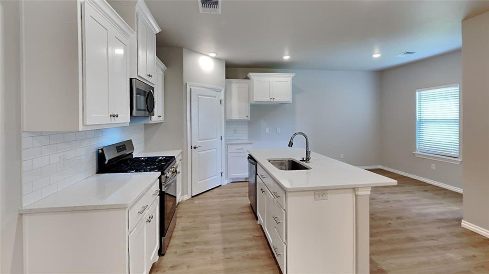 Warr Acres House: 6916 Labelle Drive