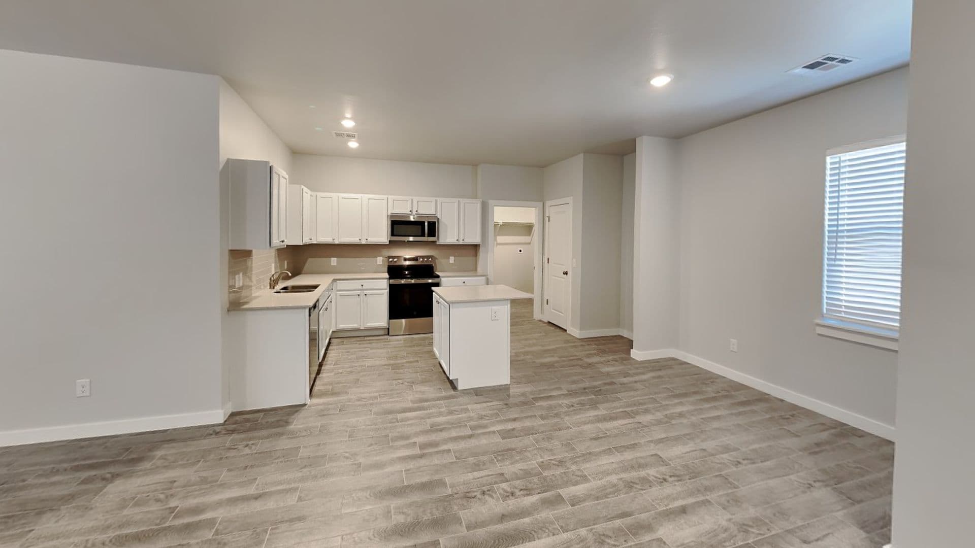 Newalla House: 17630 Blackhawk Court