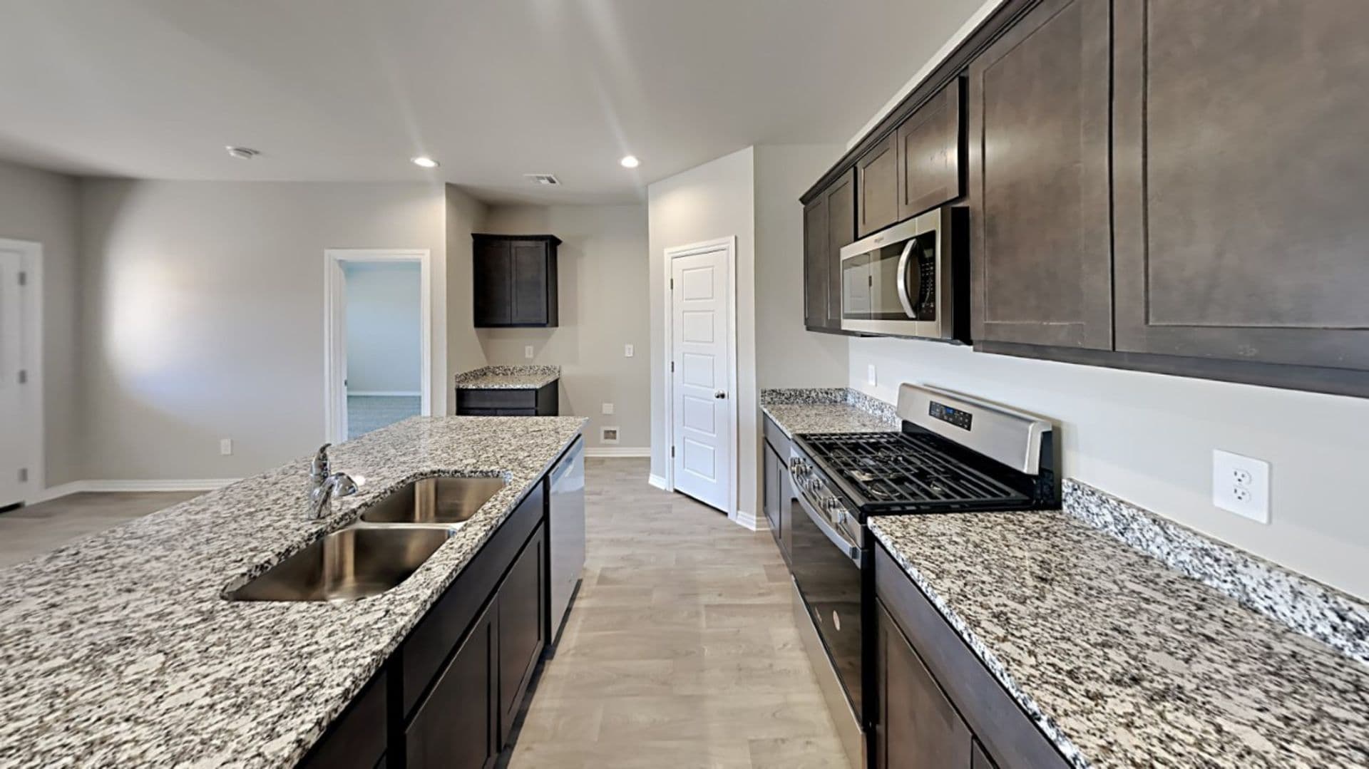 Mustang House: 4312 Colt Drive