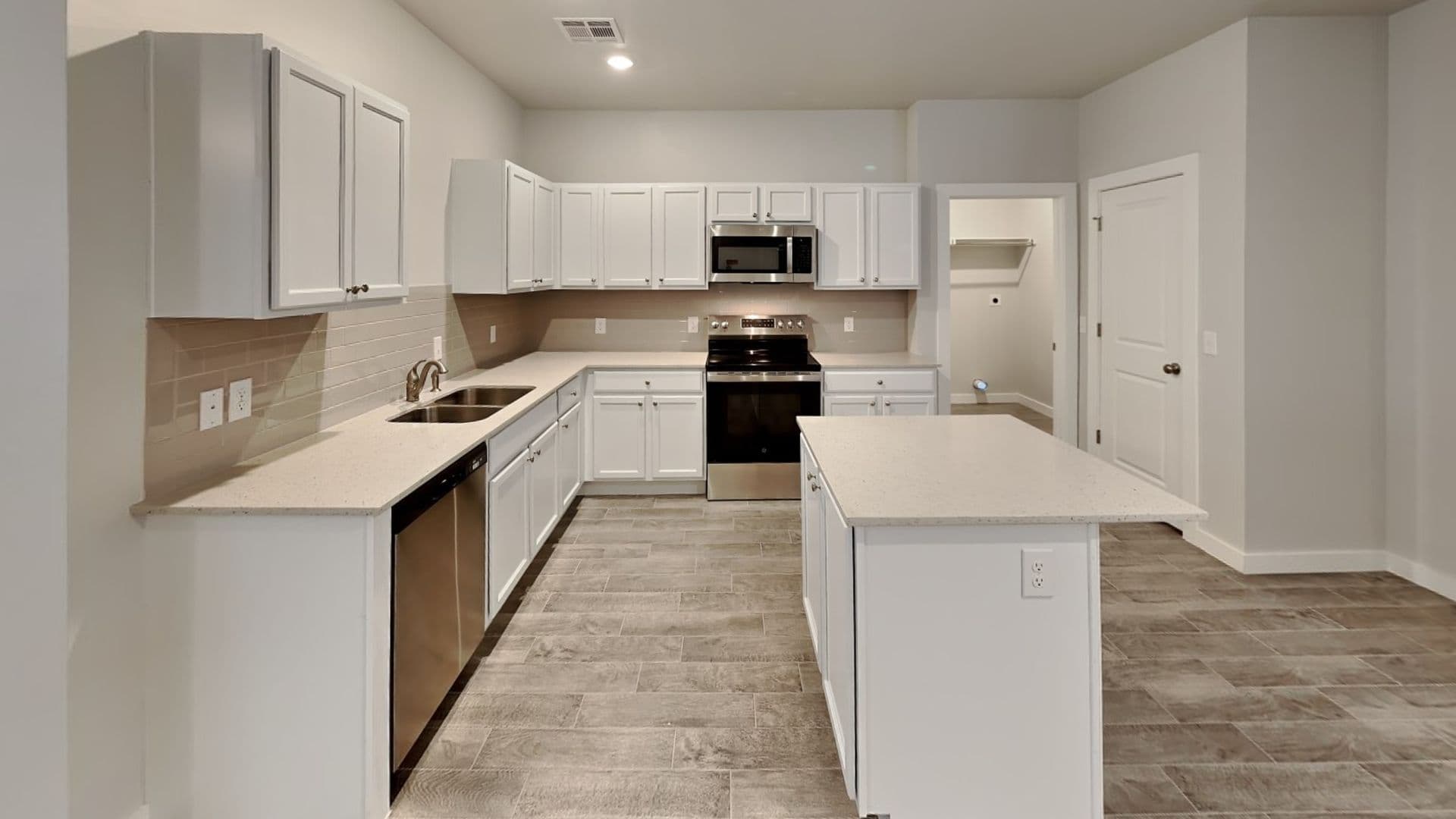 Newalla House: 17630 Blackhawk Court
