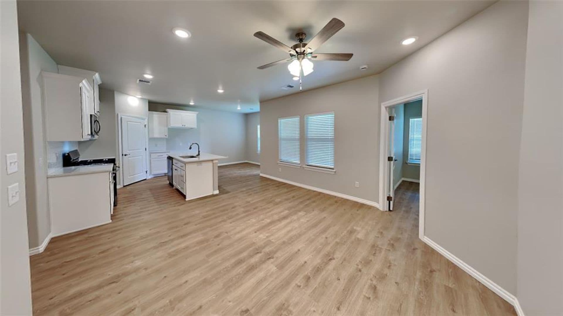 Warr Acres House: 6916 Labelle Drive