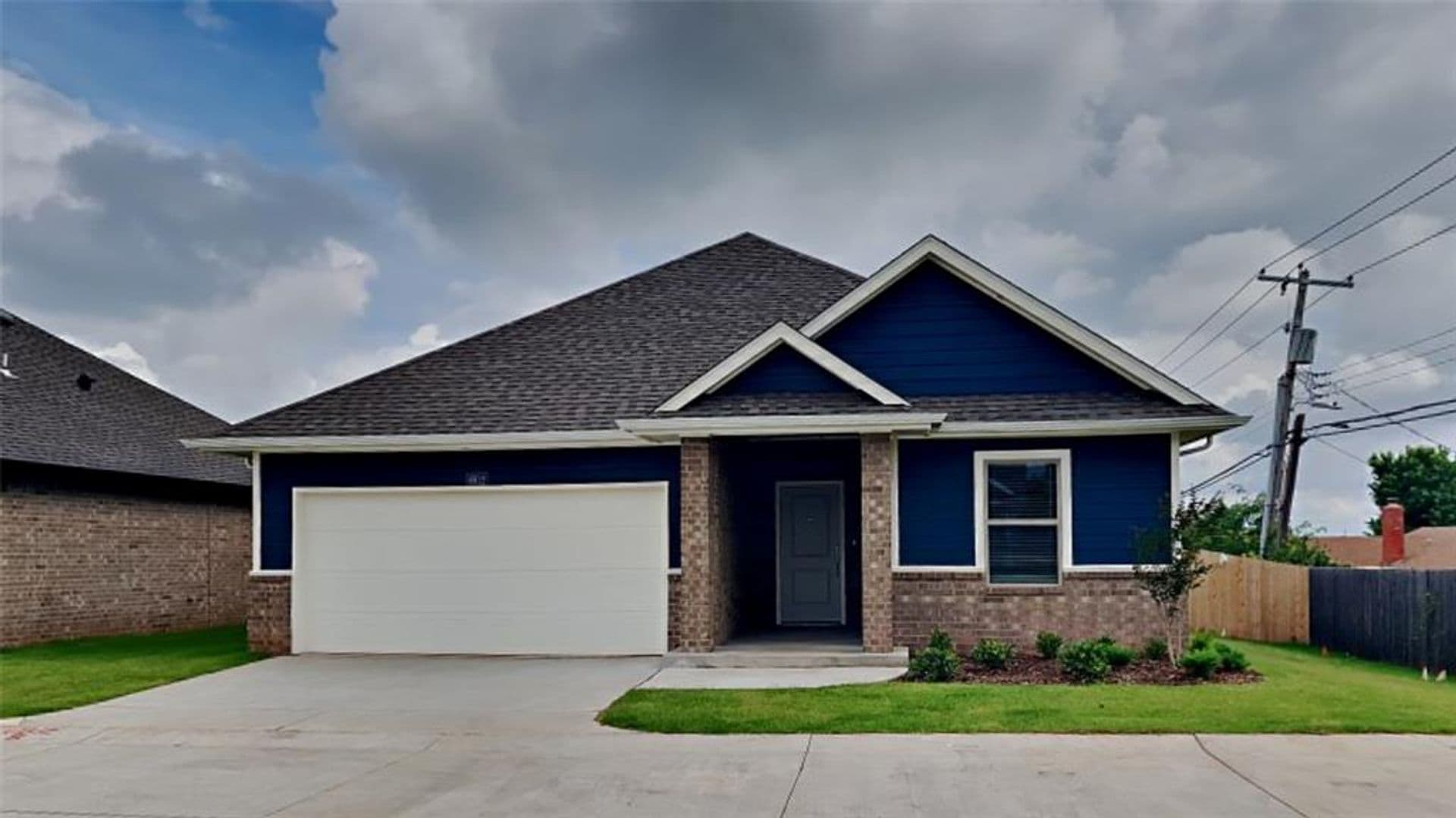 Warr Acres House: 6813 Labelle Drive
