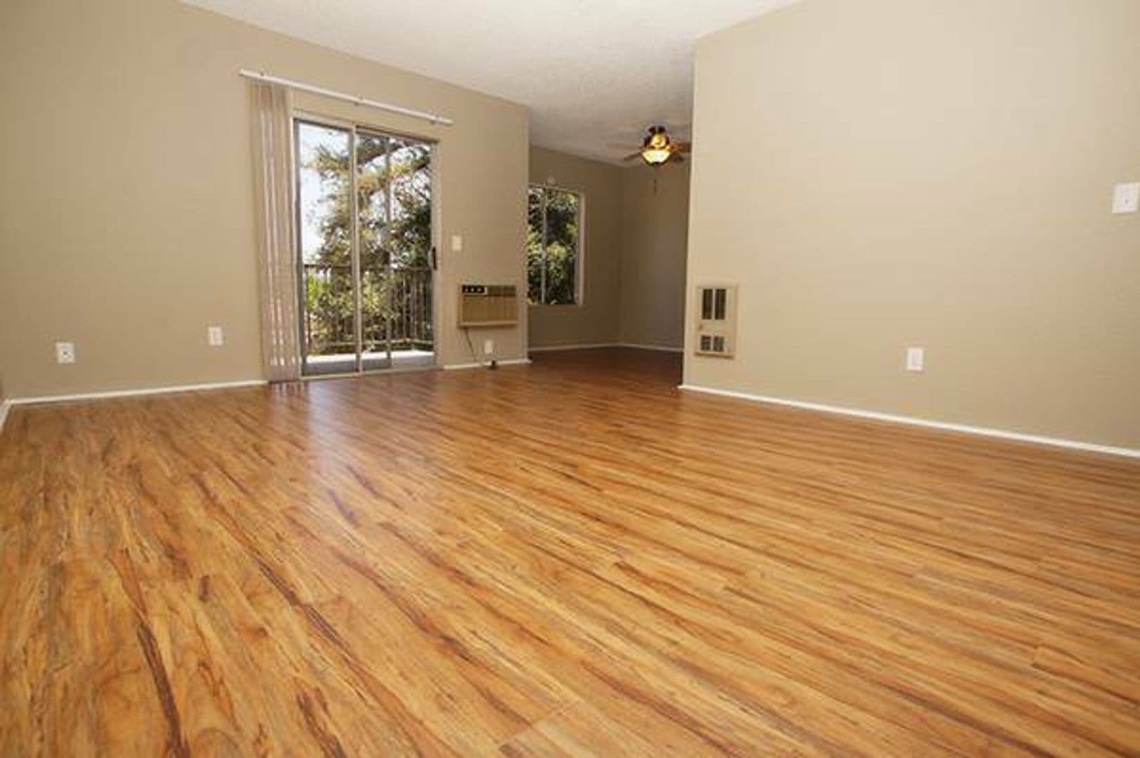 El Cajon Apartment: 1371 E Lexington Ave