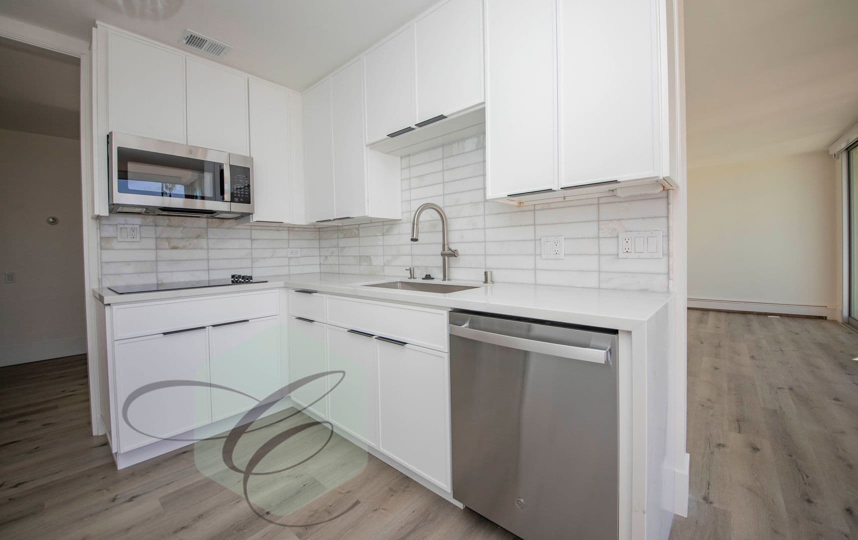 La Jolla Apartment: 8111 Camino Del Oro
