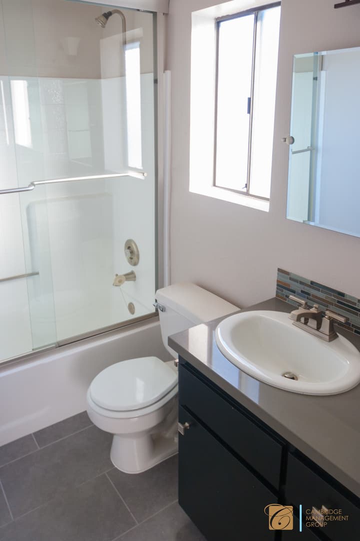 San Diego Apartment: 3989 Richmond St