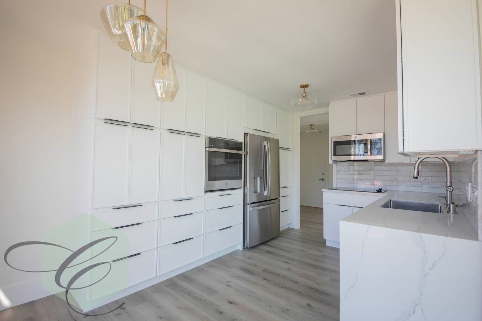 La Jolla Apartment: 8111 Camino Del Oro