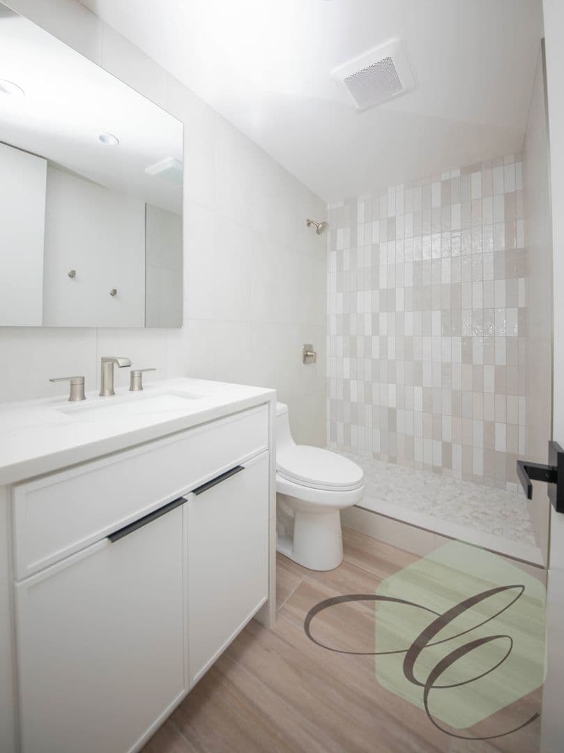 La Jolla Apartment: 8111 Camino Del Oro
