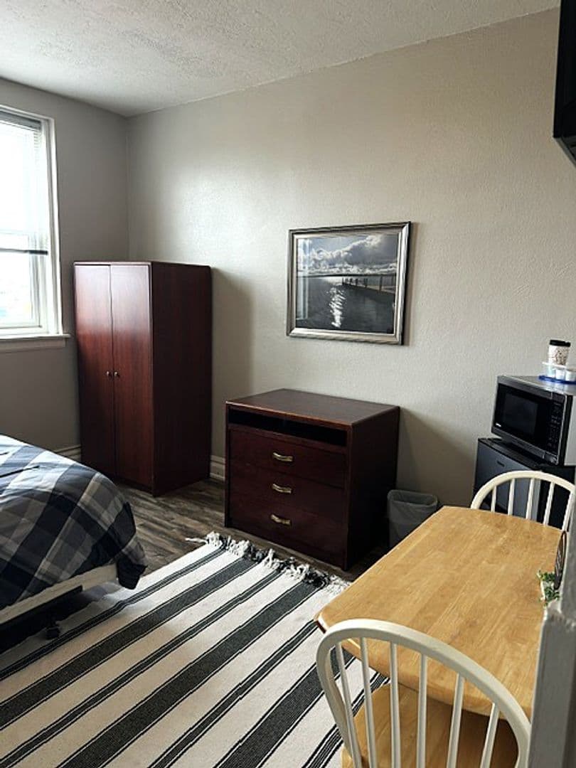Sioux Falls Apartment: 337 N Phillips Ave