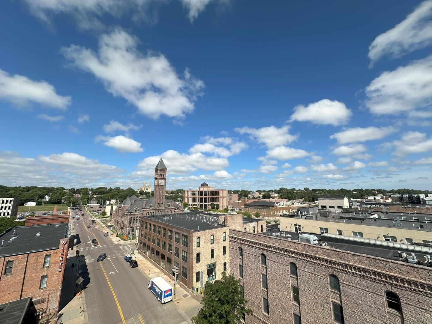 Sioux Falls Apartment: 337 N Phillips Ave