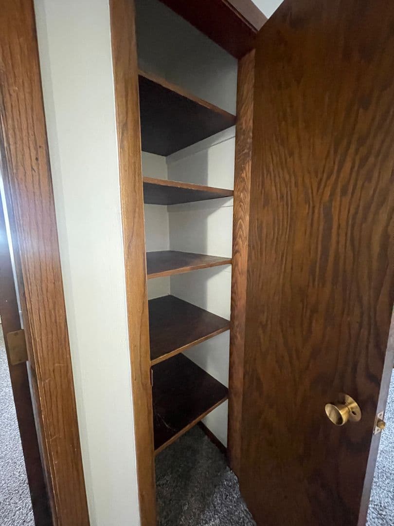Sioux Falls Apartment: 2401 W Madison Street