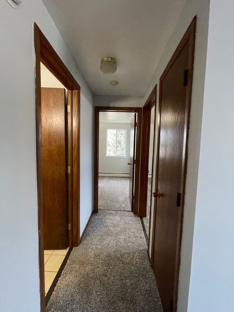 Sioux Falls Apartment: 2401 W Madison Street