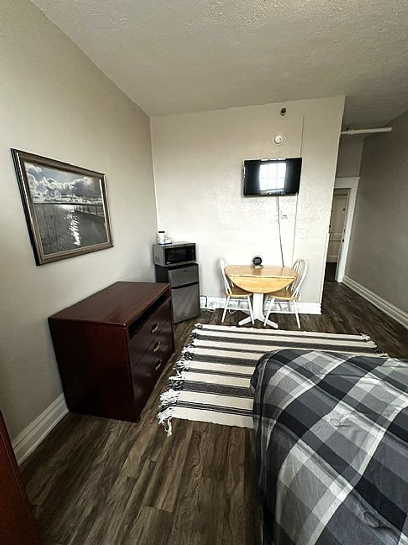 Sioux Falls Apartment: 337 N Phillips Ave