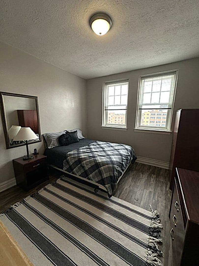 Sioux Falls Apartment: 337 N Phillips Ave