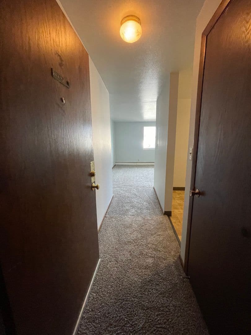 Sioux Falls Apartment: 2401 W Madison Street