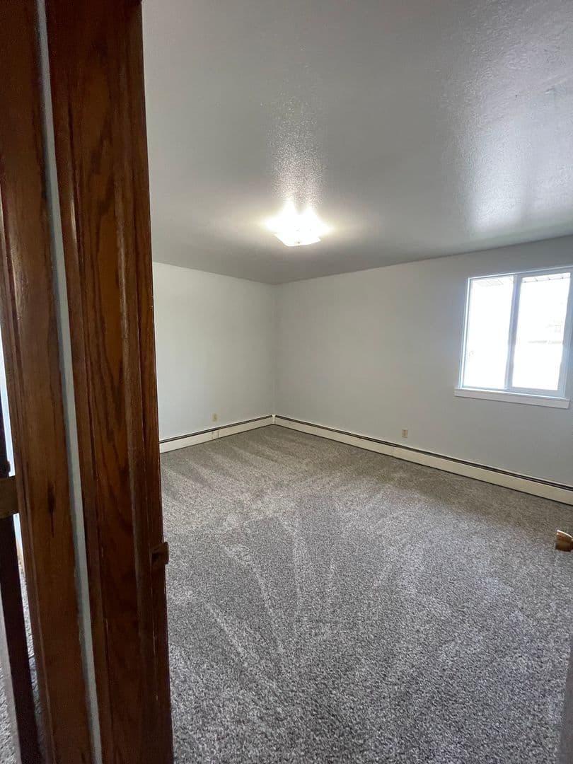 Sioux Falls Apartment: 2401 W Madison Street