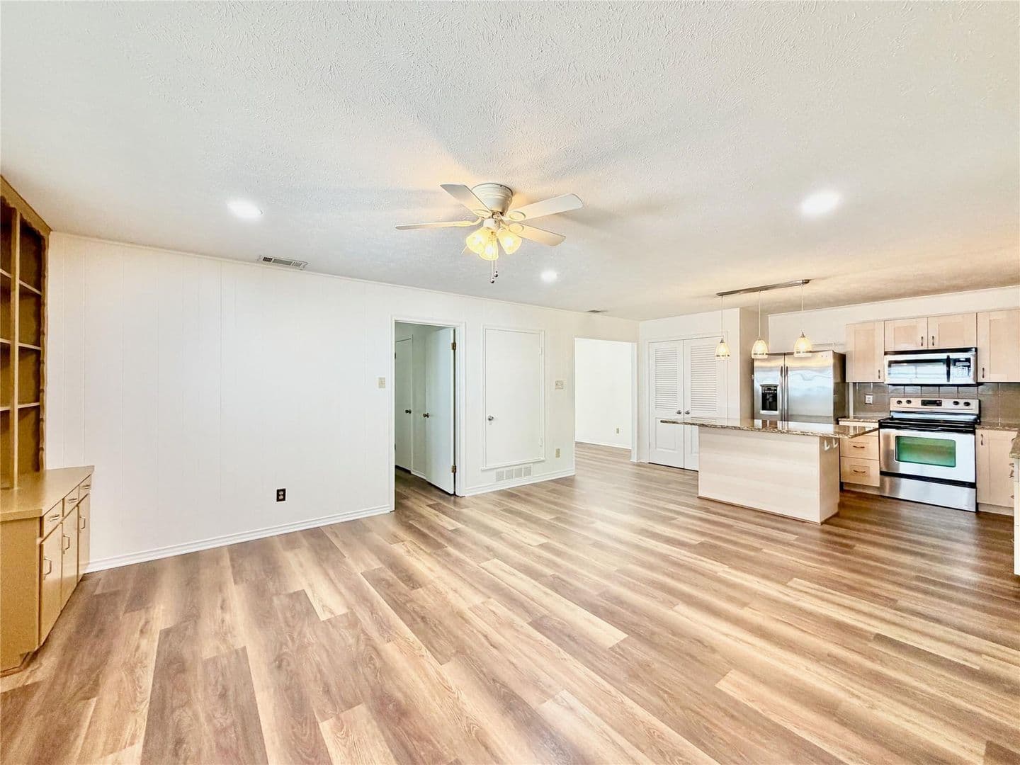 Dallas House: 8405 Lullwater Dr