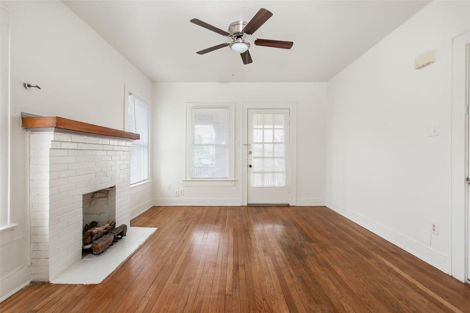 Dallas House: 4807 1/2 Reiger Ave