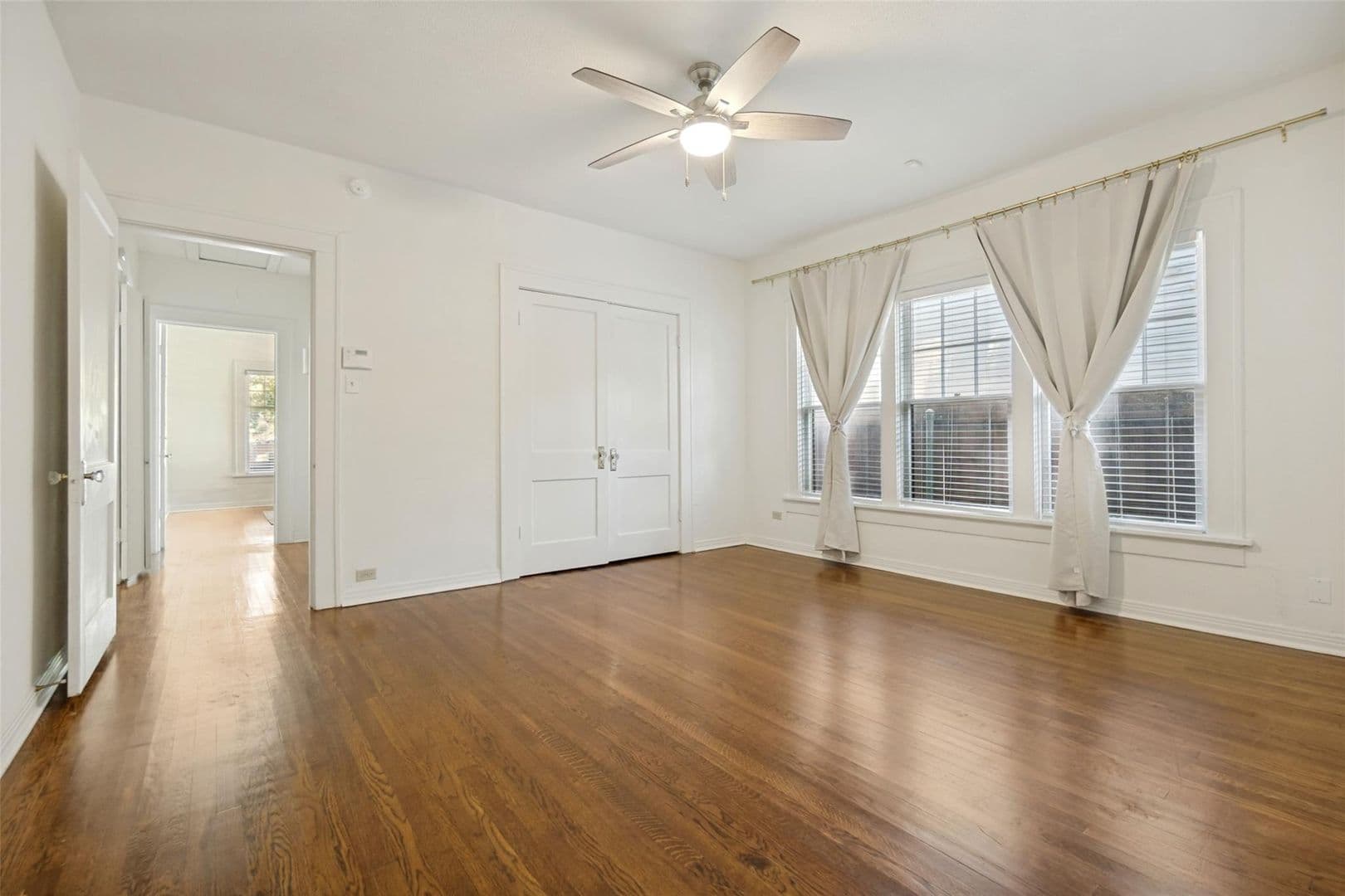 Dallas House: 6106 Worth St.