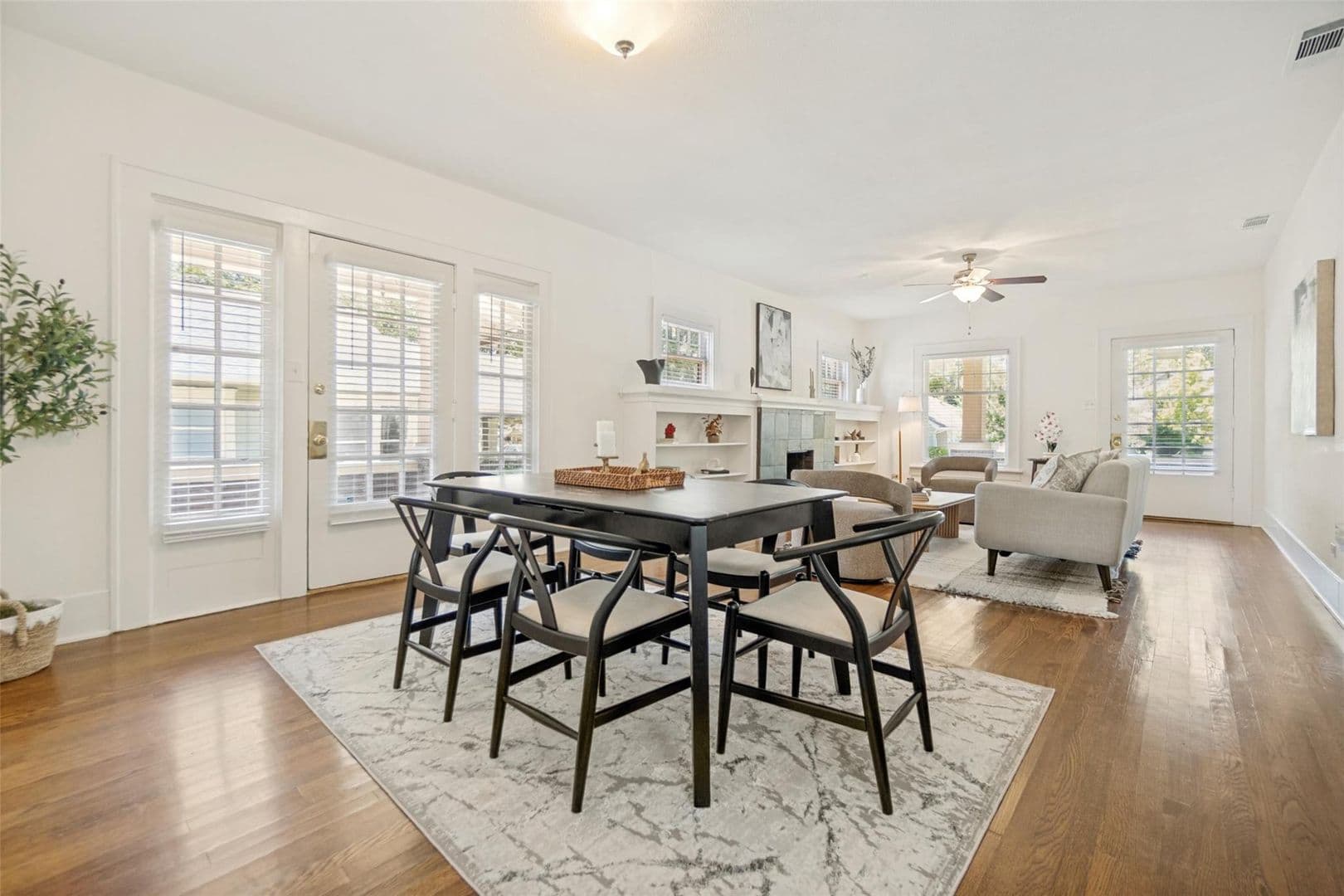 Dallas House: 6106 Worth St.