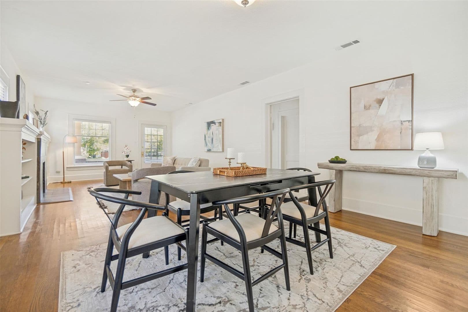 Dallas House: 6106 Worth St.